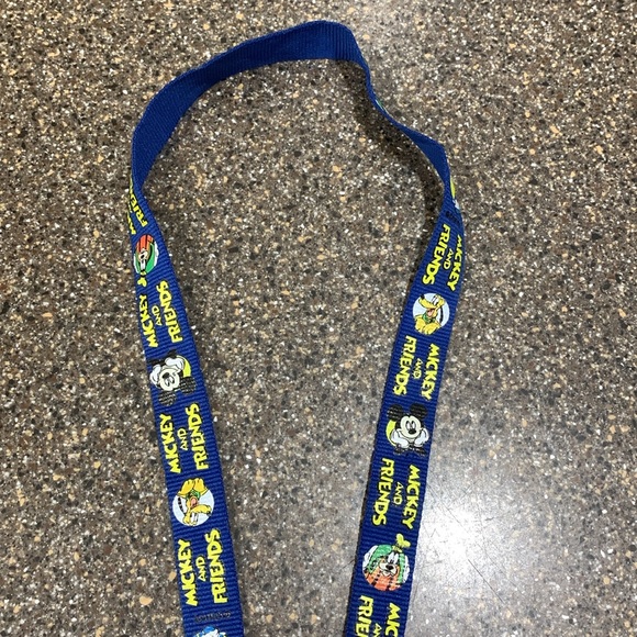 EUC Disney Mickey & Friends lanyard with zip wallet and two goofy pins! - Picture 2 of 5